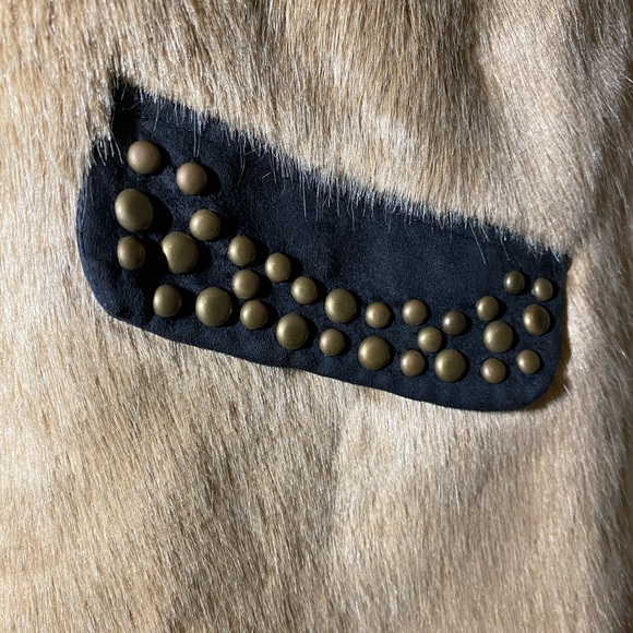 Vegan faux fur vest with rivet embellished pockets - Picture 4 of 5